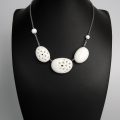 Porcelánový náhrdelník - Bílé oblázky