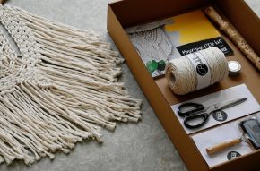 MACRAMÉ DIY KIT (TVOŘIVÝ SET NA VÝROBU MACRAMÉ + NÁVOD)