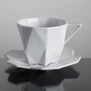 geometrický  šálek na kávu s podšálkem